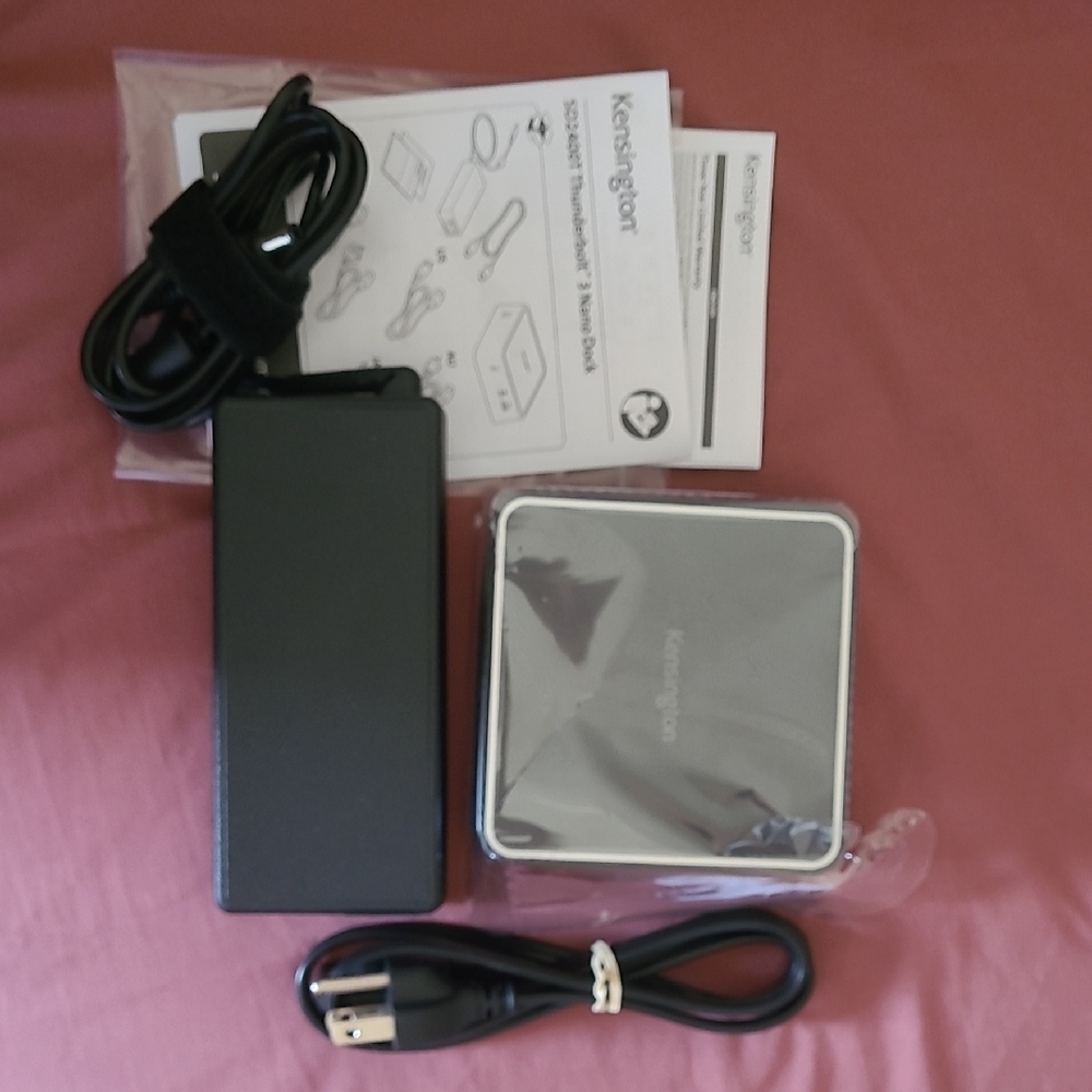 Kensington Laptop Docking Station with Cables